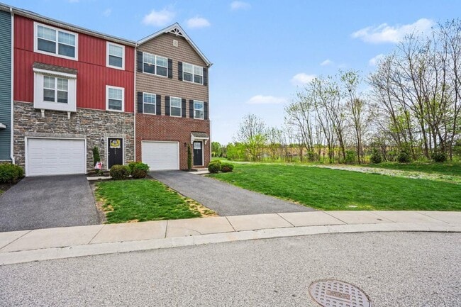 Building Photo - 700 Admiral's Quay Dr