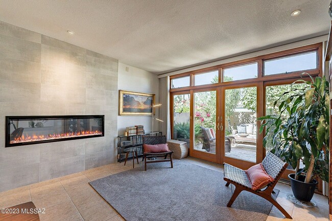 Building Photo - Charming Northwest 2 Bed. 2 Ba. Townhome  ...