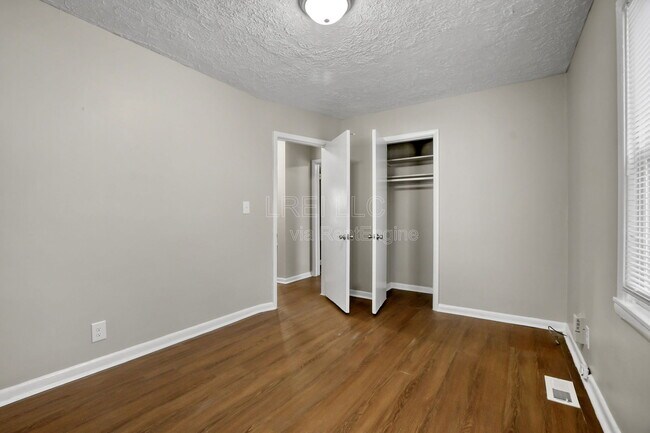 Building Photo - 318 N 43rd St