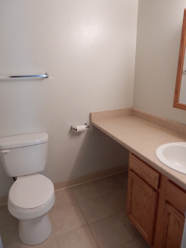 Building Photo - LOVELY spacious 2 bed/2 bath Westminster condo