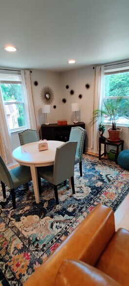 Building Photo - 278 Valley View Road