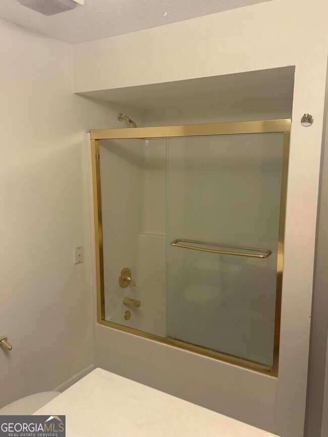 Building Photo - 180 Woodstone Dr