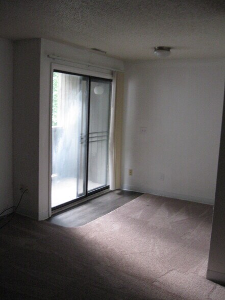 Building Photo - 507 W White St