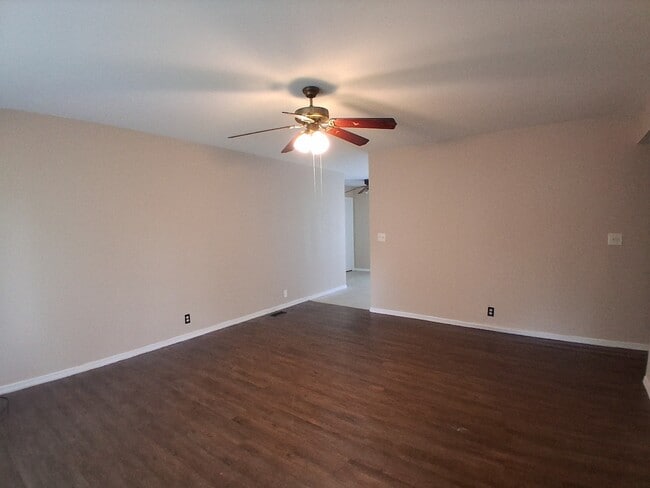 Building Photo - 908 Knollcrest Dr