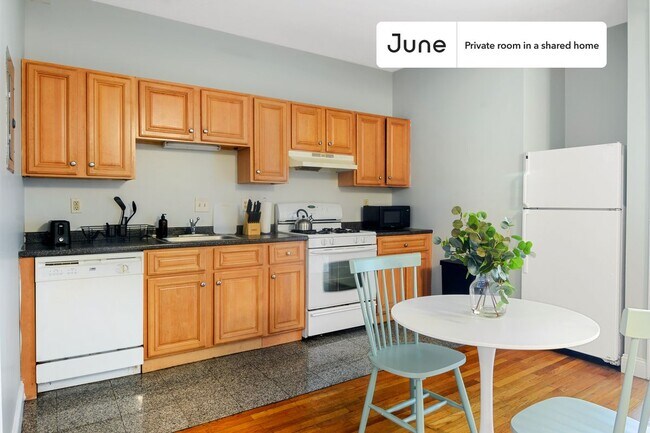 Building Photo - Room in Shared 4 bed/1 bath home