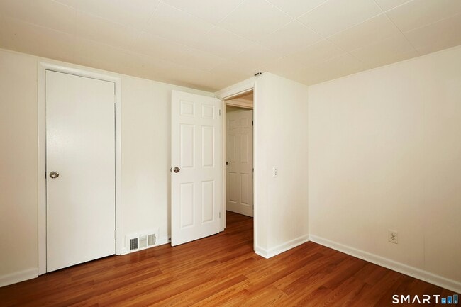 Building Photo - 121 Westport Rd