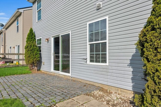 Building Photo - Goshen- 3bed 2.5 bath home ready for the summer cookouts