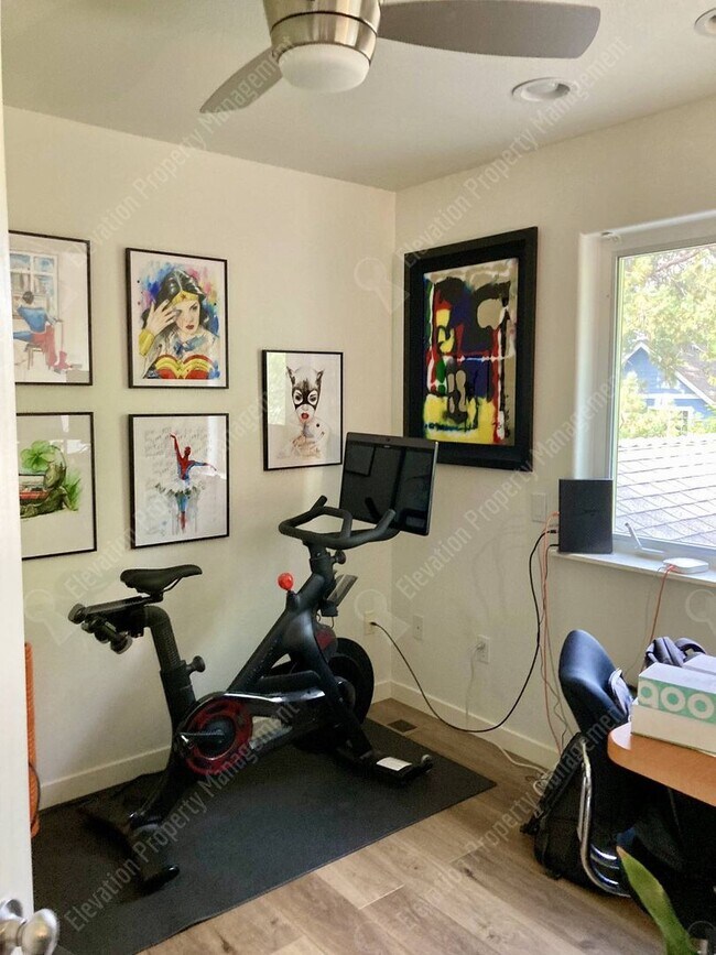 Building Photo - *Unfurnished* Beautifully updated 3 BR on ...