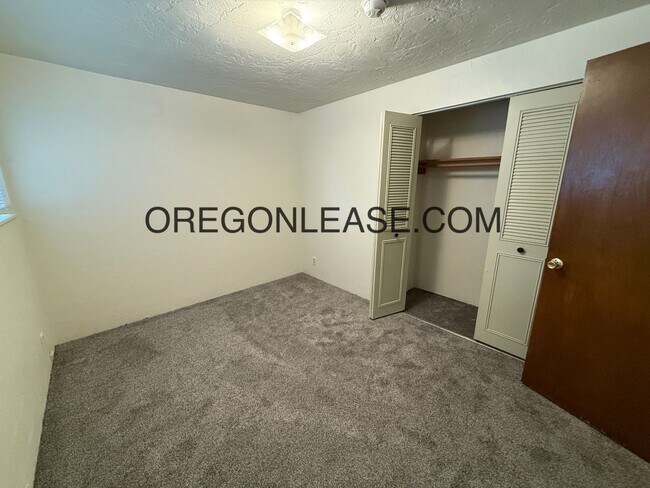 Building Photo - 1754 Rainbow Loop