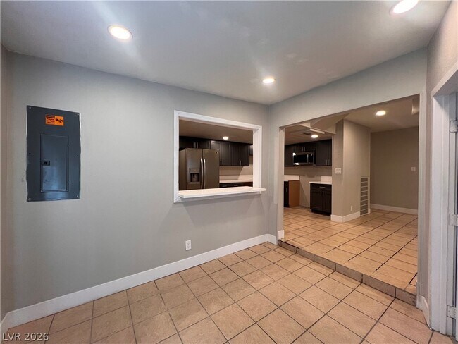 Building Photo - 2624 E Brady Ave