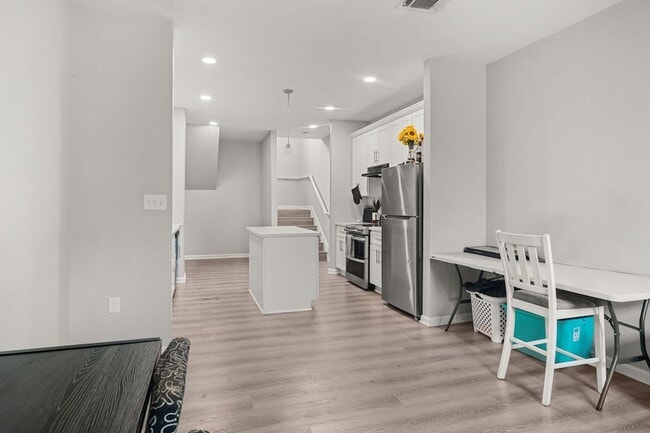 Building Photo - 8534 Woodlyn Rd