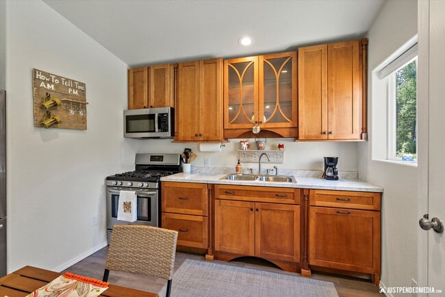 Building Photo - Cute 1 bedroom + 1 Bathroom w/ office - UT...