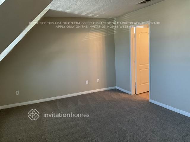 Building Photo - 14207 Woodland Dr