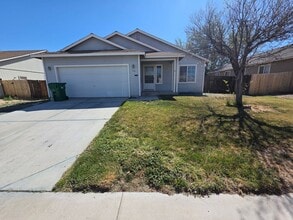 Building Photo - Fully furnished 3 bedroom, 2.5 bath home in Fernley, $3500 per month and includes utlities