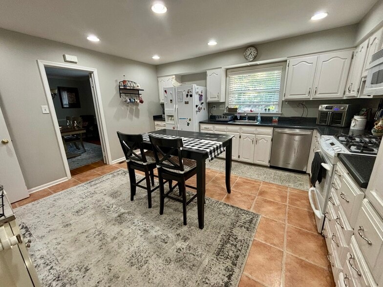 Kitchen - 1101 Swissvale Pl