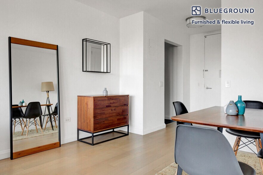 Building Photo - 105 Duane St