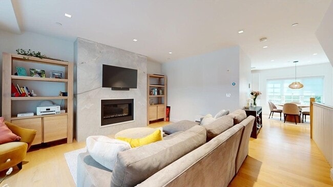 Primary Photo - 21 Crowninshield Rd