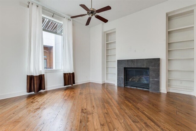 Building Photo - 2002 Blodgett St