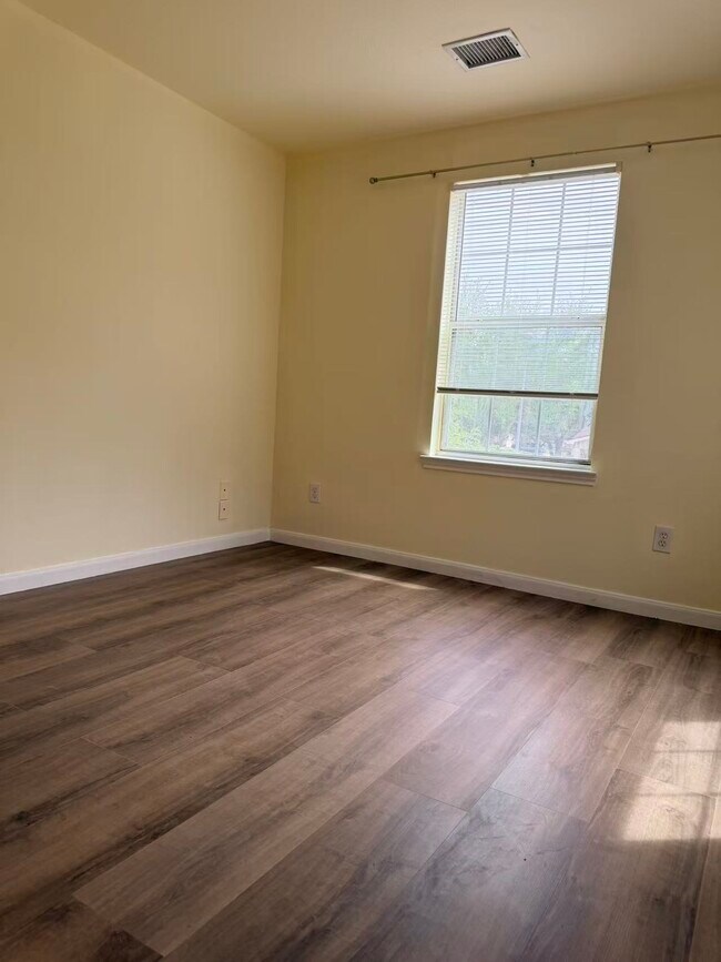 Building Photo - 8006 Singing Sonnet Ln