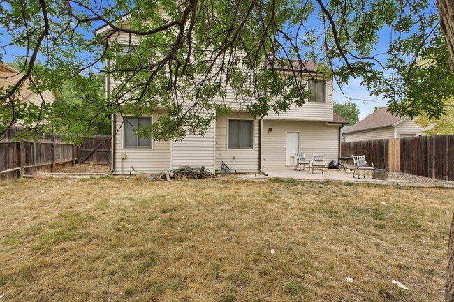 Building Photo - Charming 3 Bed, 2 Bath Home on a Quiet Cul-de-Sac with a Fenced Yard & 2-Car Garage!