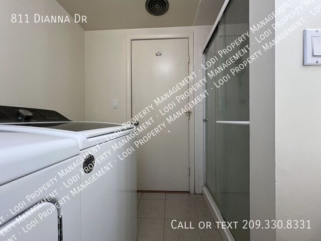 Building Photo - 811 Dianna Dr