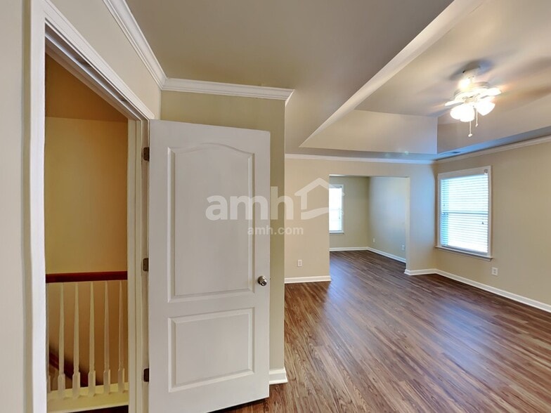 Building Photo - 5177 Rosewood Pl