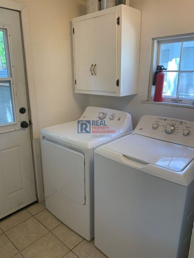 Building Photo - 1531 9th Ave