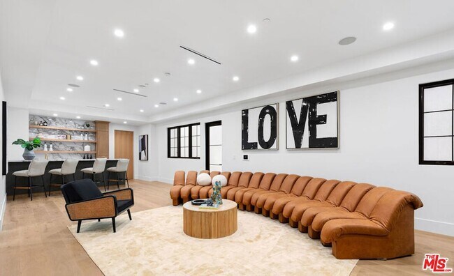 Building Photo - 2565 Patricia Ave