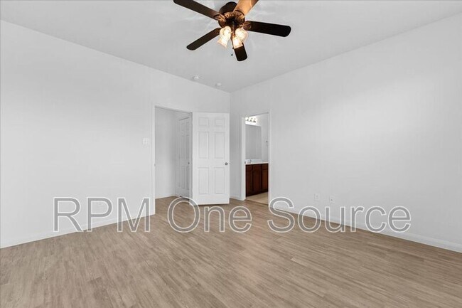 Building Photo - 113 Oriole Dr