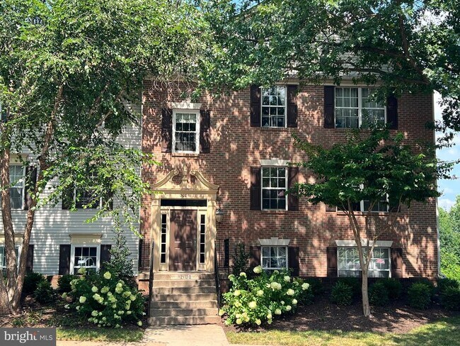Building Photo - 12100 Greenway Ct