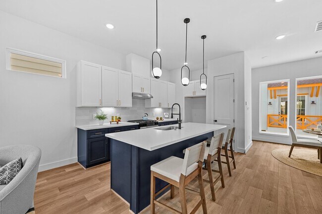 Building Photo - 3903 F Pinemont Dr