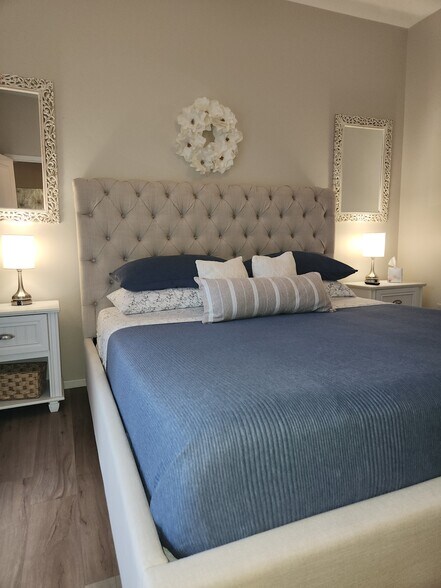 King bed - 2028 E River Rd