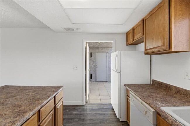 Building Photo - 3649 S Van Dyke Ave