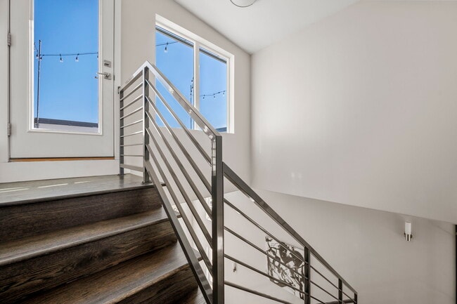 Building Photo - 1551 W 43rd Ave
