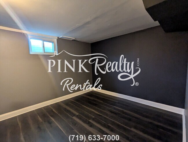 Building Photo - 2534 Ivanhoe Dr