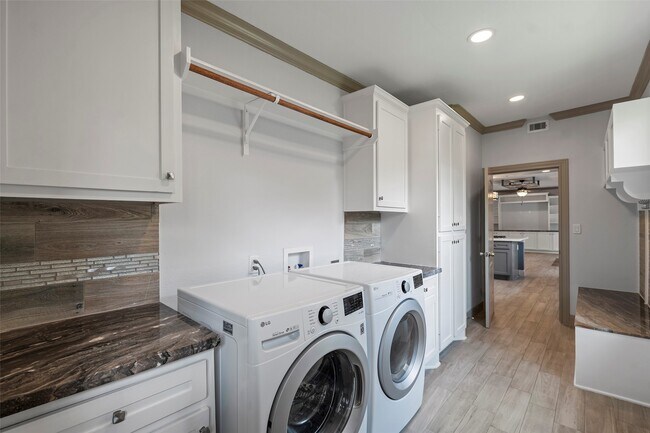 Building Photo - 12903 Figaro Dr