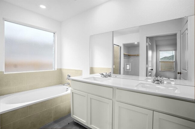 Building Photo - 113 Imola St