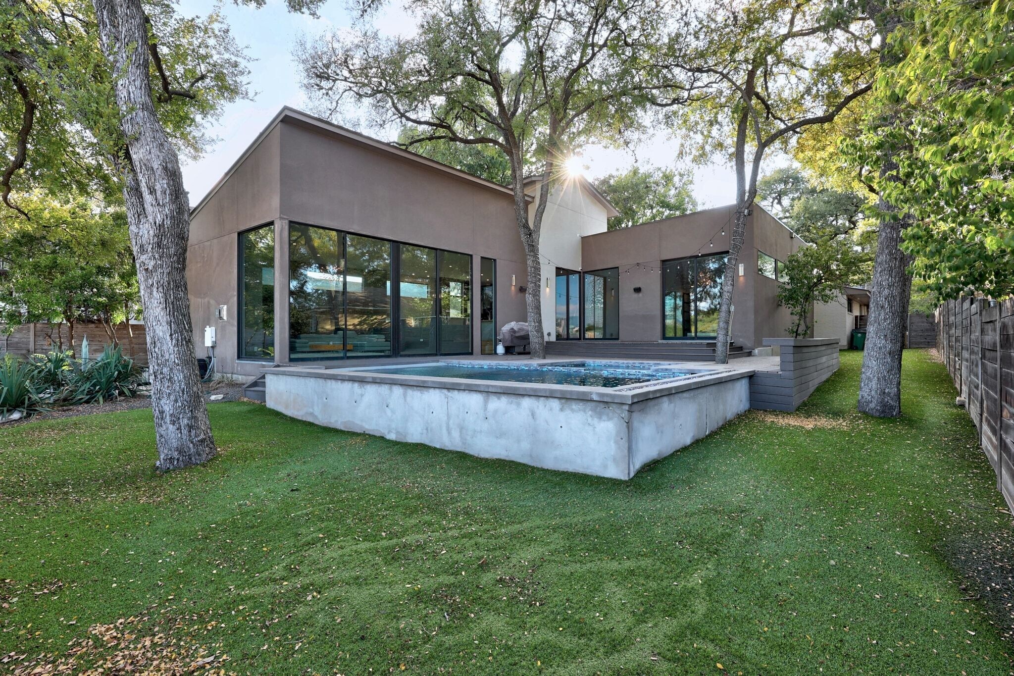 Building Photo - 609 Josephine St