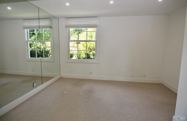 Building Photo - 201 Cleveland Ct