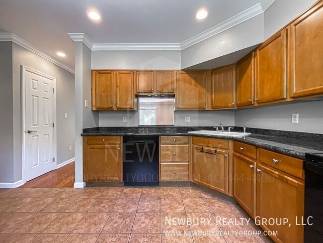 Building Photo - 135 Banksville Pl