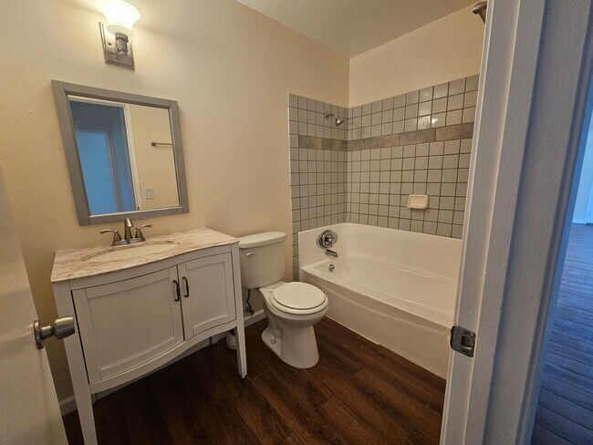 Building Photo - FRESH, CLEAN & BRIGHT 3 BED 2 BATH