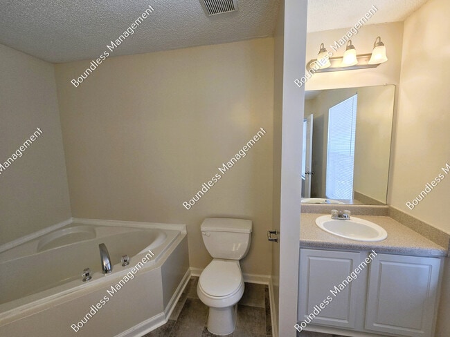 Building Photo - 6105 Capitol Knoll