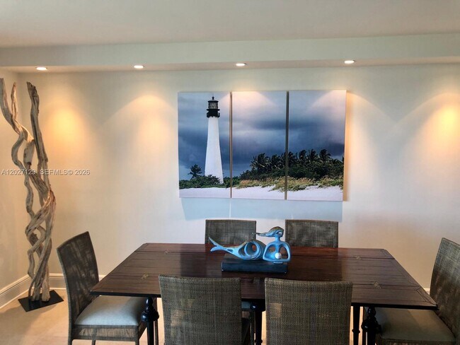Building Photo - 607 Ocean Dr