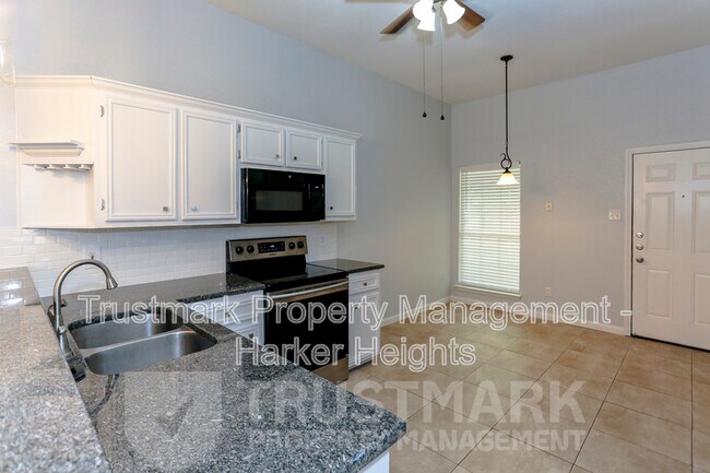 Building Photo - 904 Ballard Dr
