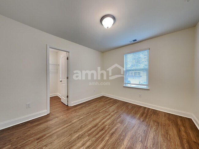 Building Photo - 121 Sweet Gum Dr