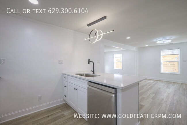 Building Photo - 1707 17th Ave N