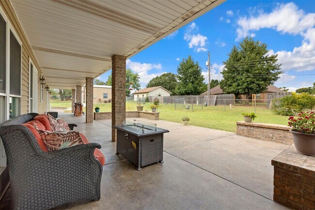 Building Photo - 421 Sweetbough St