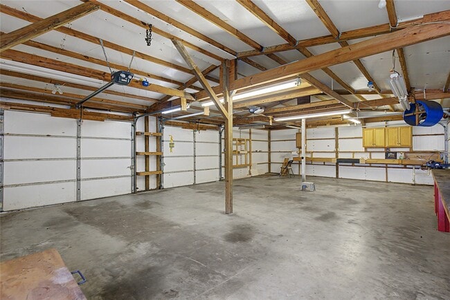 Building Photo - 26190 Walnut Burl