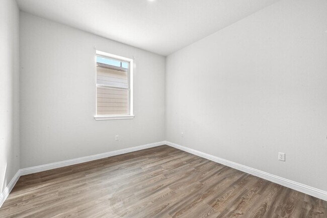 Building Photo - 7902 Mellencamp Dr