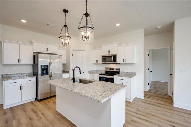 Building Photo - 814 Sweet Grass Cir
